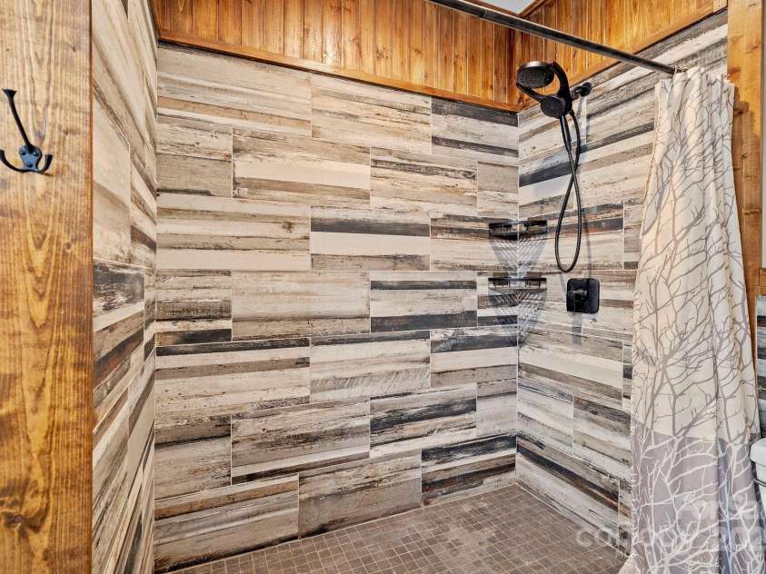 211 Wimbledon Court, Leicester, NC 28748.  MLS# CAR4282560, YatesRealty ID 26621. 