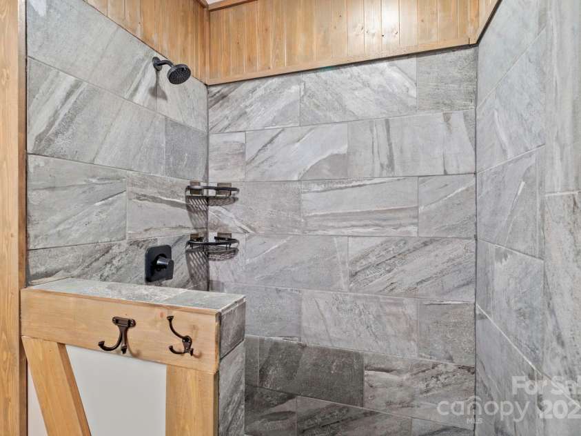 211 Wimbledon Court, Leicester, NC 28748.  MLS# CAR4282560, YatesRealty ID 26621. 