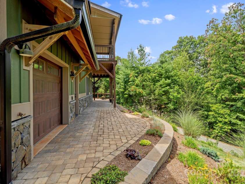 211 Wimbledon Court, Leicester, NC 28748.  MLS# CAR4282560, YatesRealty ID 26621. 