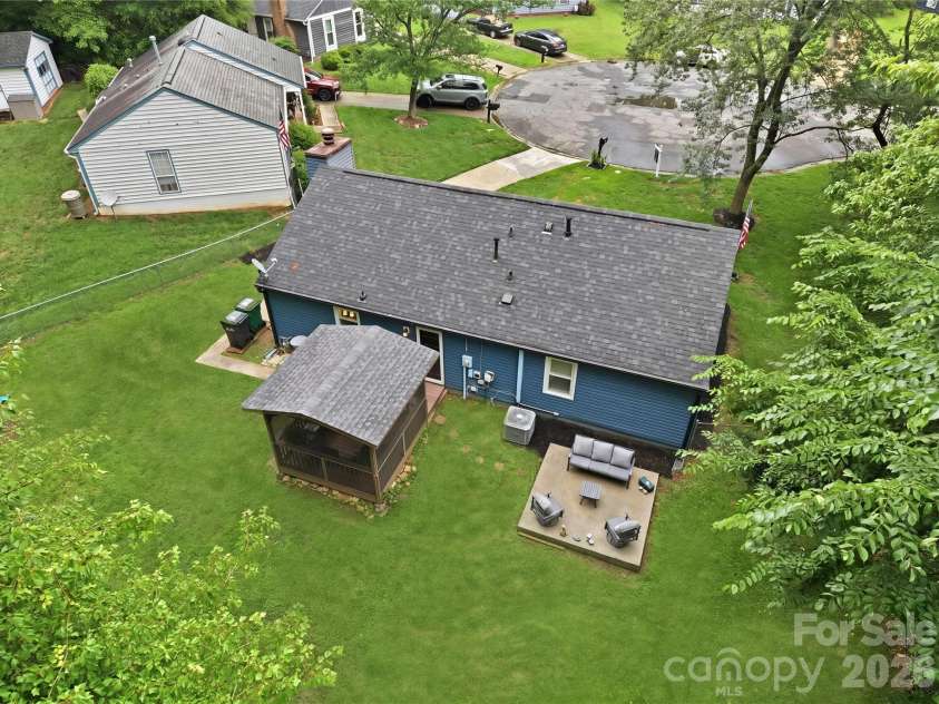 6804 Delta Lake Drive, Charlotte, NC 28215.  MLS# CAR4383596, YatesRealty ID 26621. 