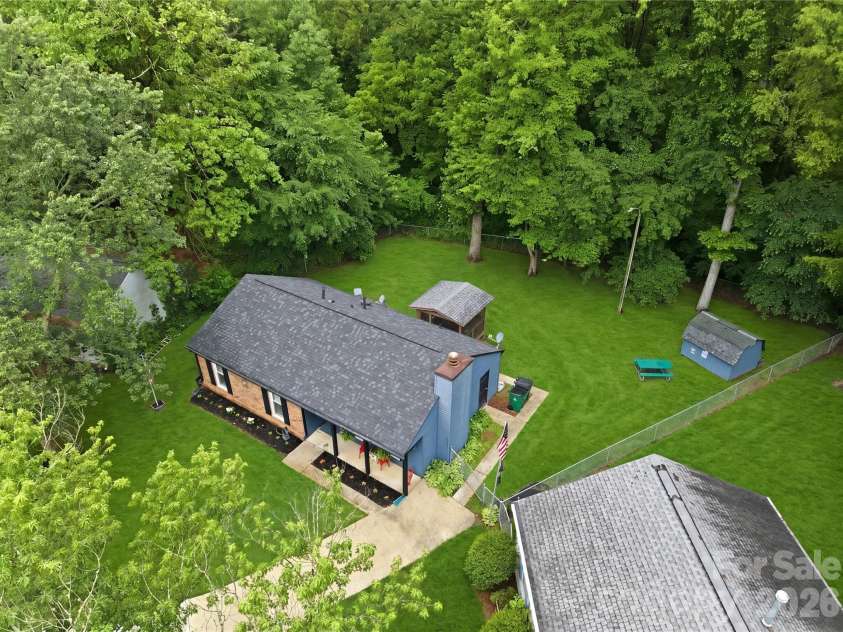 6804 Delta Lake Drive, Charlotte, NC 28215.  MLS# CAR4383596, YatesRealty ID 26621. 