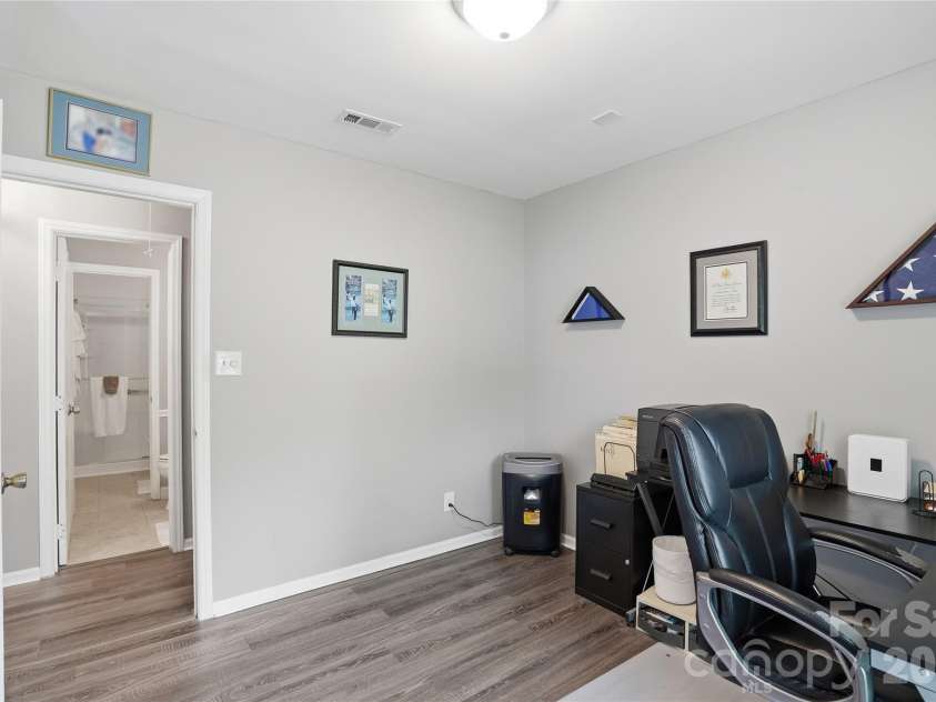 6804 Delta Lake Drive, Charlotte, NC 28215.  MLS# CAR4383596, YatesRealty ID 26621. Bedroom 3/office