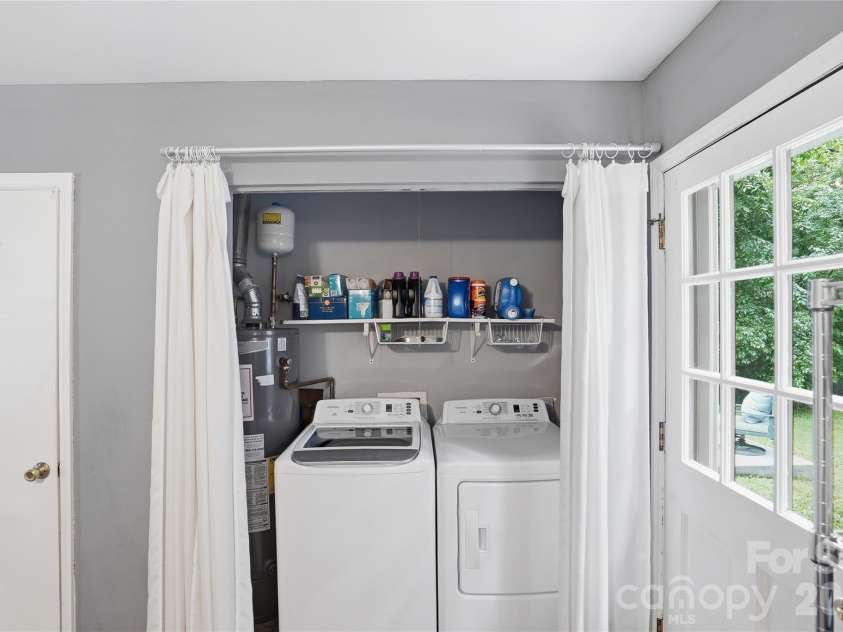 6804 Delta Lake Drive, Charlotte, NC 28215.  MLS# CAR4383596, YatesRealty ID 26621. Laundry closet in kitchen