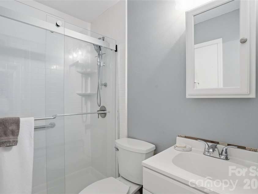 6804 Delta Lake Drive, Charlotte, NC 28215.  MLS# CAR4383596, YatesRealty ID 26621. Primary bath with updated shower