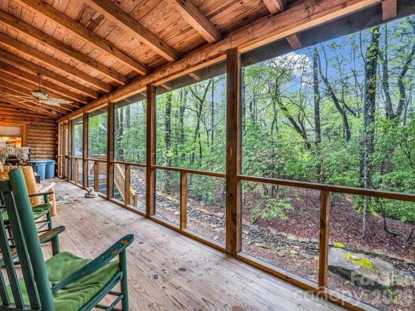 1040 Soquili Drive, Brevard, NC 28712.  MLS# CAR4353292, YatesRealty ID 26622. 