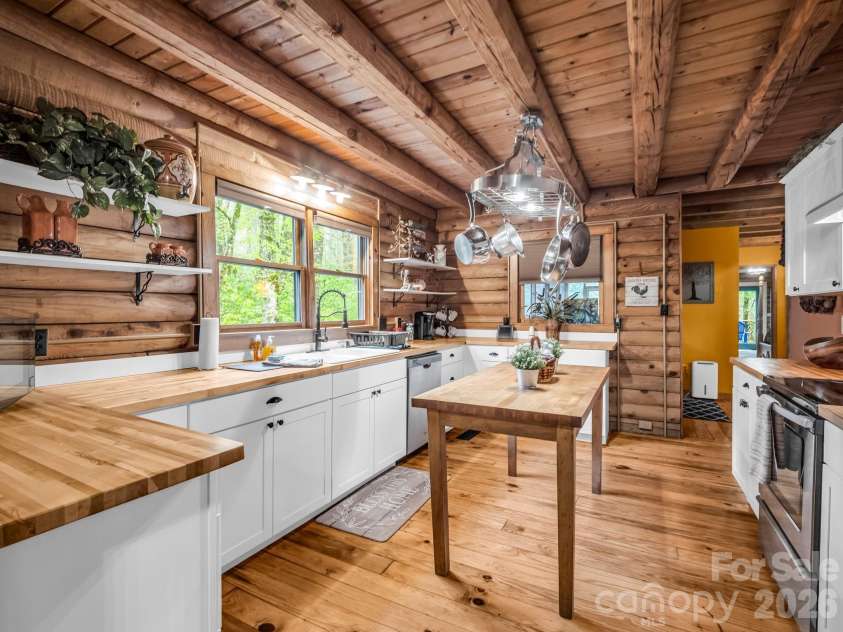 1040 Soquili Drive, Brevard, NC 28712.  MLS# CAR4353292, YatesRealty ID 26622. 