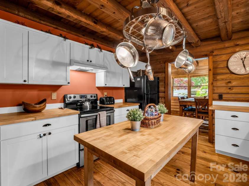 1040 Soquili Drive, Brevard, NC 28712.  MLS# CAR4353292, YatesRealty ID 26622. 
