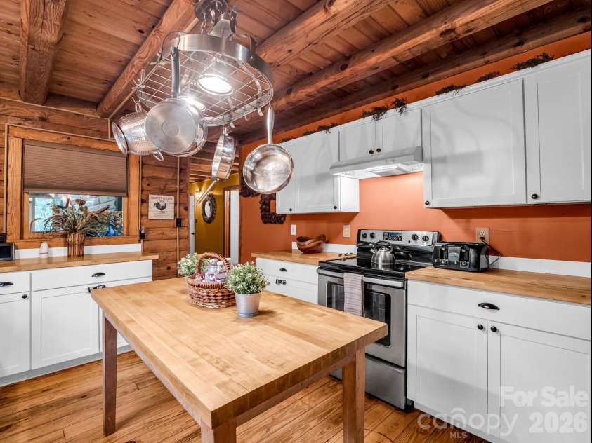1040 Soquili Drive, Brevard, NC 28712.  MLS# CAR4353292, YatesRealty ID 26622. 