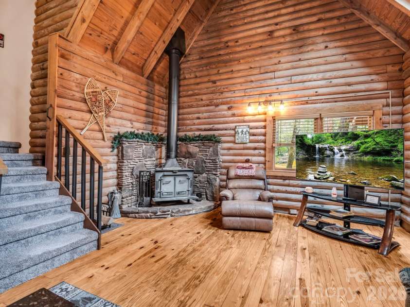 1040 Soquili Drive, Brevard, NC 28712.  MLS# CAR4353292, YatesRealty ID 26622. 