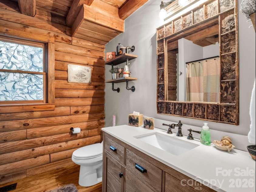 1040 Soquili Drive, Brevard, NC 28712.  MLS# CAR4353292, YatesRealty ID 26622. 