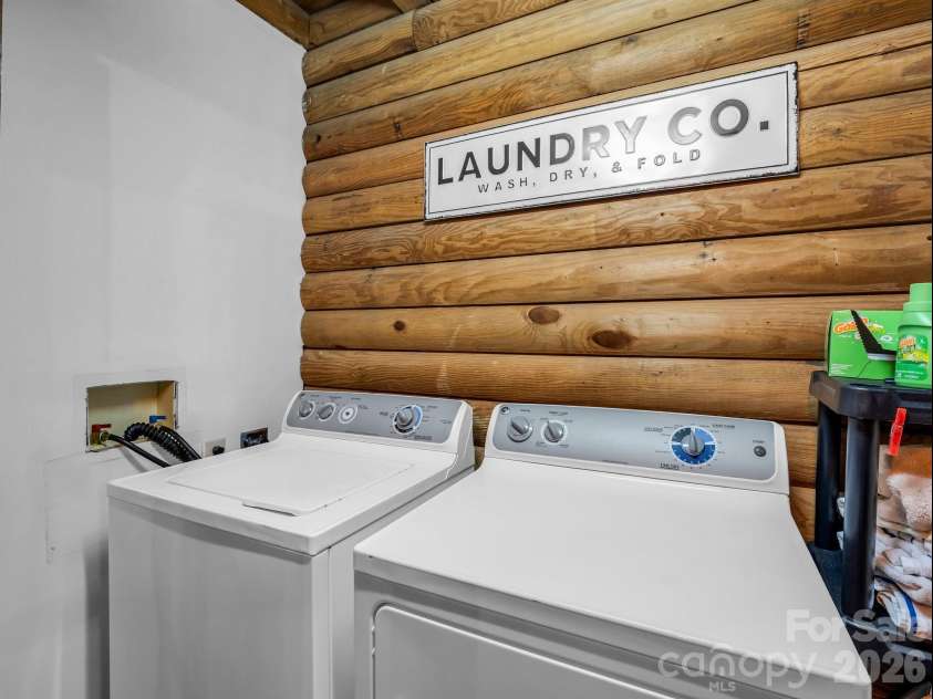 1040 Soquili Drive, Brevard, NC 28712.  MLS# CAR4353292, YatesRealty ID 26622. 