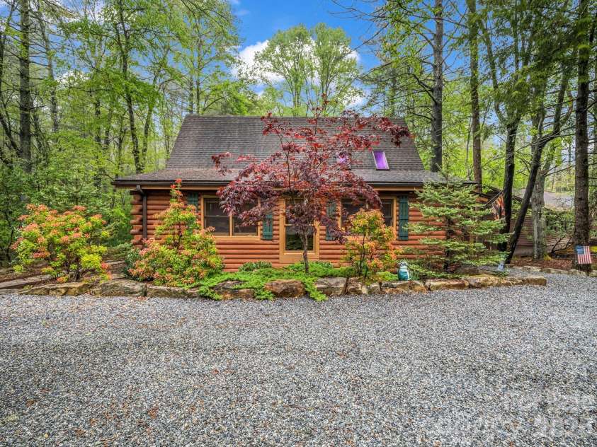 1040 Soquili Drive, Brevard, NC 28712.  MLS# CAR4353292, YatesRealty ID 26622. 