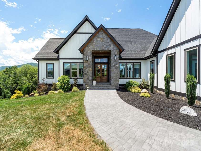 465 Daniel Circle Drive, Mills River, NC 28759.  MLS# CAR4310698, YatesRealty ID 26623. 