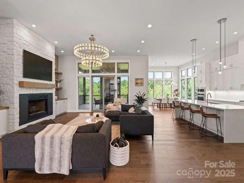 465 Daniel Circle Drive, Mills River, NC 28759.  MLS# CAR4310698, YatesRealty ID 26623. 