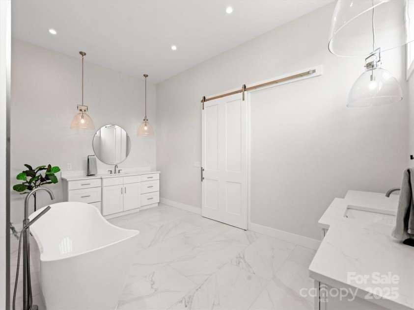 465 Daniel Circle Drive, Mills River, NC 28759.  MLS# CAR4310698, YatesRealty ID 26623. 