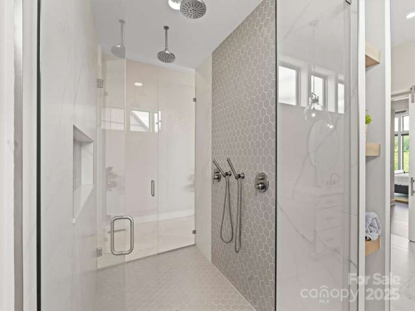 465 Daniel Circle Drive, Mills River, NC 28759.  MLS# CAR4310698, YatesRealty ID 26623. 