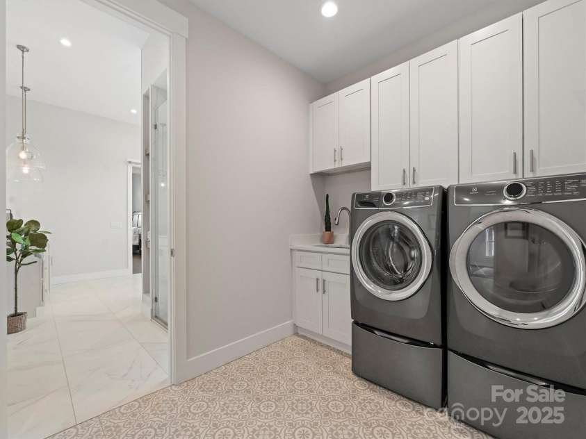 465 Daniel Circle Drive, Mills River, NC 28759.  MLS# CAR4310698, YatesRealty ID 26623. 