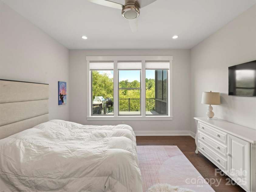 465 Daniel Circle Drive, Mills River, NC 28759.  MLS# CAR4310698, YatesRealty ID 26623. 