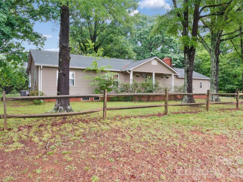 170 Scotts Creek Road, Statesville, NC 28625.  MLS# CAR4381573, YatesRealty ID 26624. 