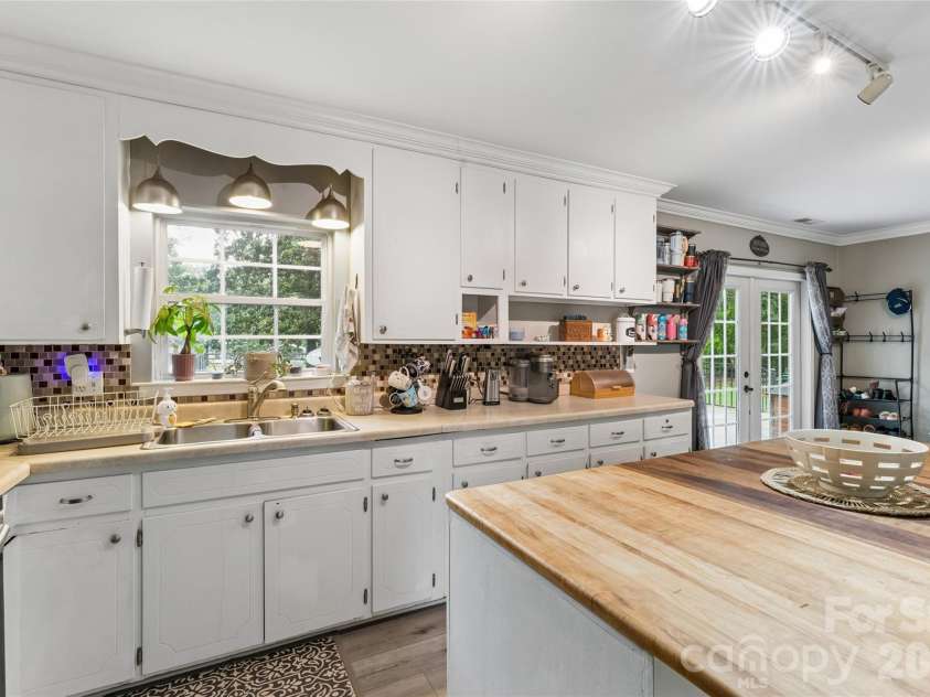 170 Scotts Creek Road, Statesville, NC 28625.  MLS# CAR4381573, YatesRealty ID 26624. 