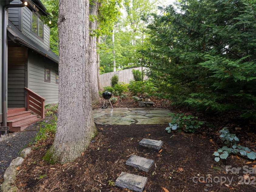 51, 51B Westover Drive, Asheville, NC 28801.  MLS# CAR4282471, YatesRealty ID 26624. 