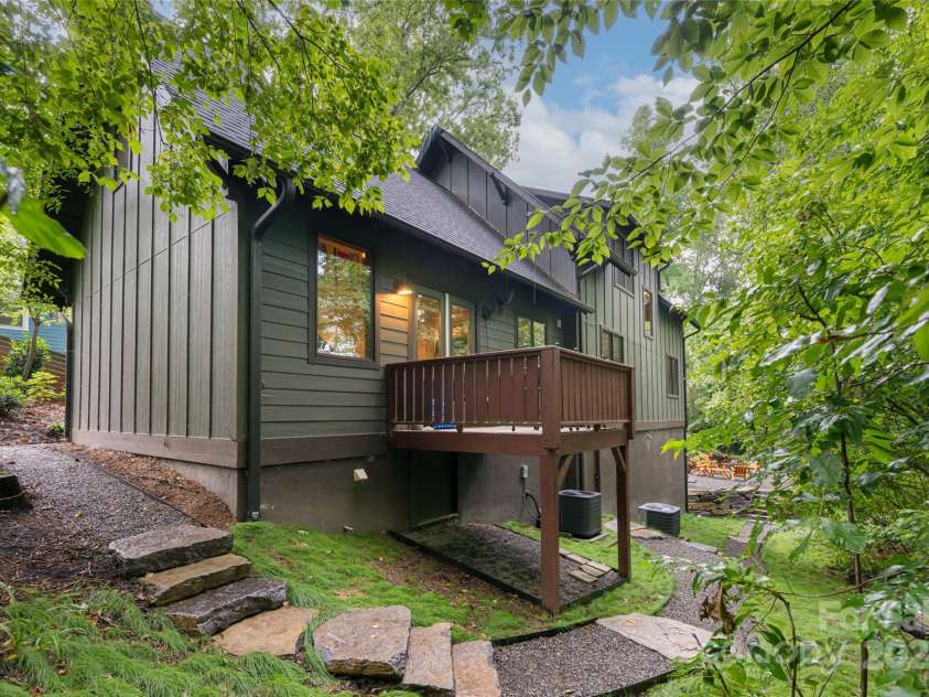 51, 51B Westover Drive, Asheville, NC 28801.  MLS# CAR4282471, YatesRealty ID 26624. 