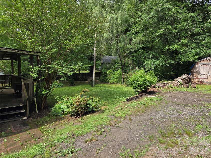 4 Boyer Drive, Black Mountain, NC 28711.  MLS# CAR4385462, YatesRealty ID 26625. 