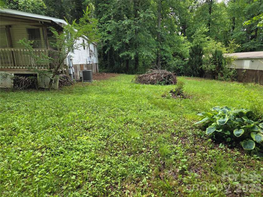 4 Boyer Drive, Black Mountain, NC 28711.  MLS# CAR4385462, YatesRealty ID 26625. 