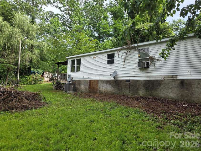 4 Boyer Drive, Black Mountain, NC 28711.  MLS# CAR4385462, YatesRealty ID 26625. Home has newer heat pump.