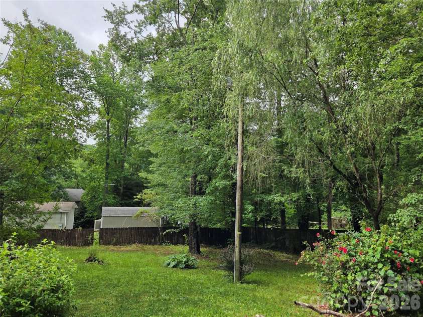4 Boyer Drive, Black Mountain, NC 28711.  MLS# CAR4385462, YatesRealty ID 26625. Lots of elbow/development room!