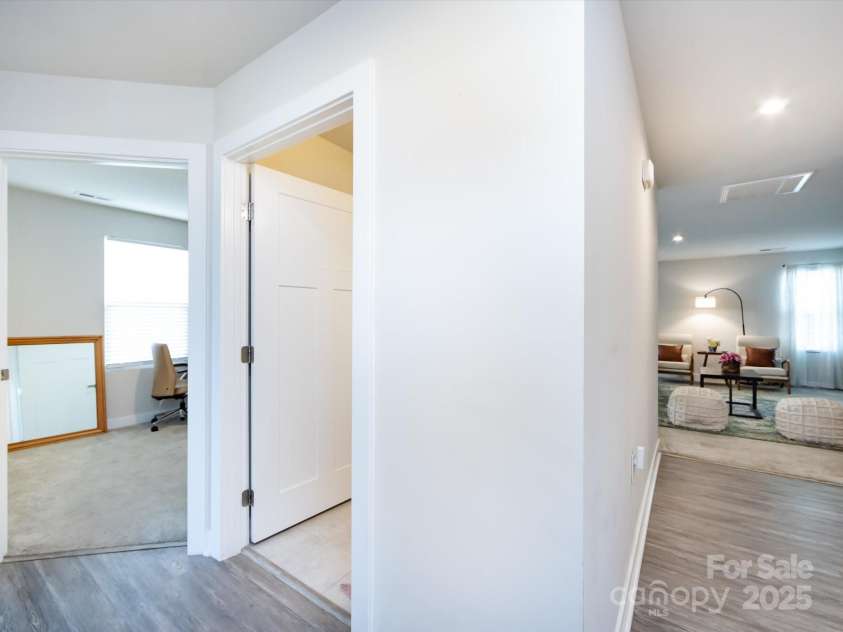 4231 Mackinnon Drive, Charlotte, NC 28214.  MLS# CAR4281520, YatesRealty ID 26625. 