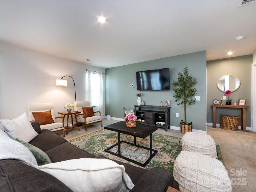 4231 Mackinnon Drive, Charlotte, NC 28214.  MLS# CAR4281520, YatesRealty ID 26625. 