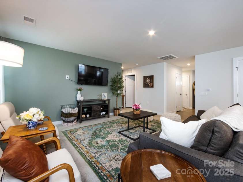 4231 Mackinnon Drive, Charlotte, NC 28214.  MLS# CAR4281520, YatesRealty ID 26625. 