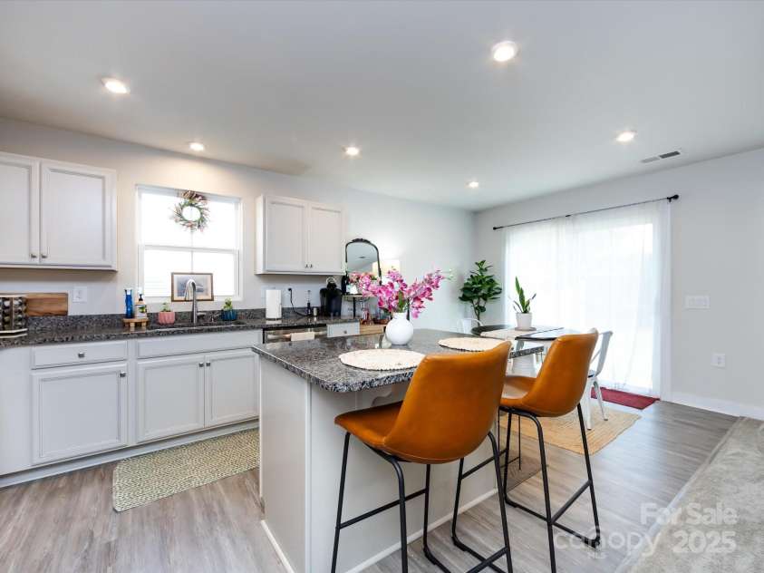 4231 Mackinnon Drive, Charlotte, NC 28214.  MLS# CAR4281520, YatesRealty ID 26625. 