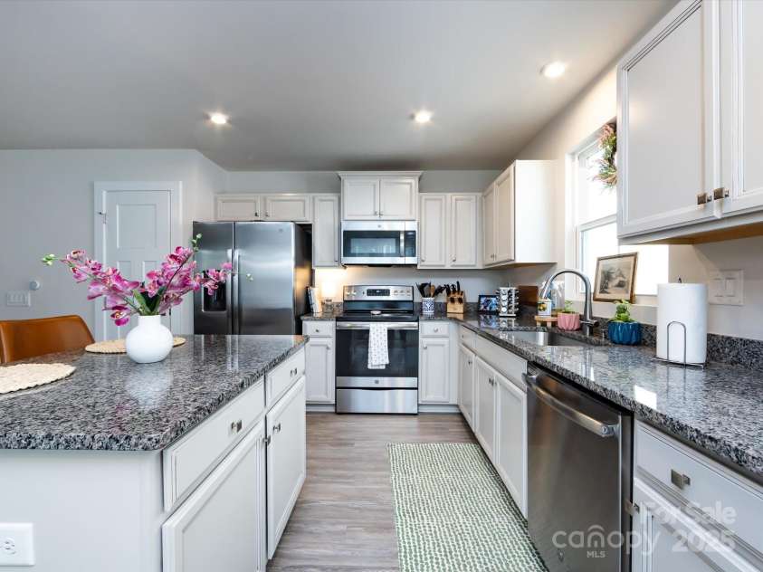 4231 Mackinnon Drive, Charlotte, NC 28214.  MLS# CAR4281520, YatesRealty ID 26625. 