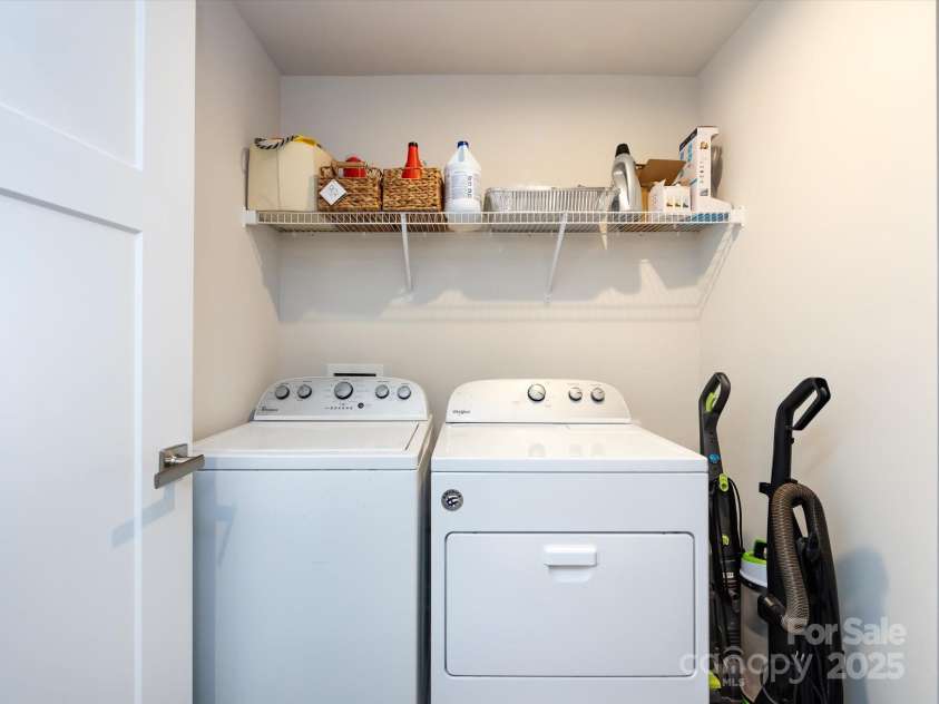 4231 Mackinnon Drive, Charlotte, NC 28214.  MLS# CAR4281520, YatesRealty ID 26625. 