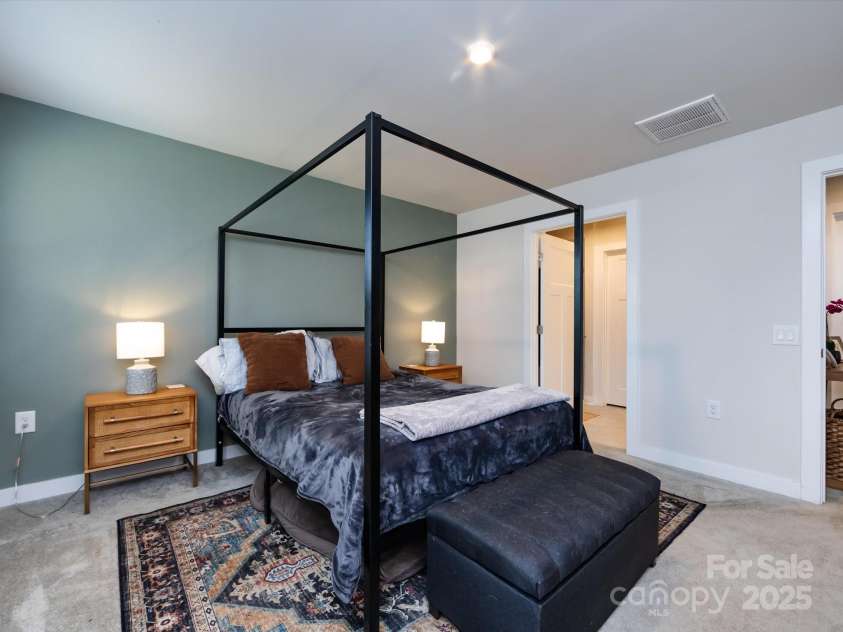4231 Mackinnon Drive, Charlotte, NC 28214.  MLS# CAR4281520, YatesRealty ID 26625. 