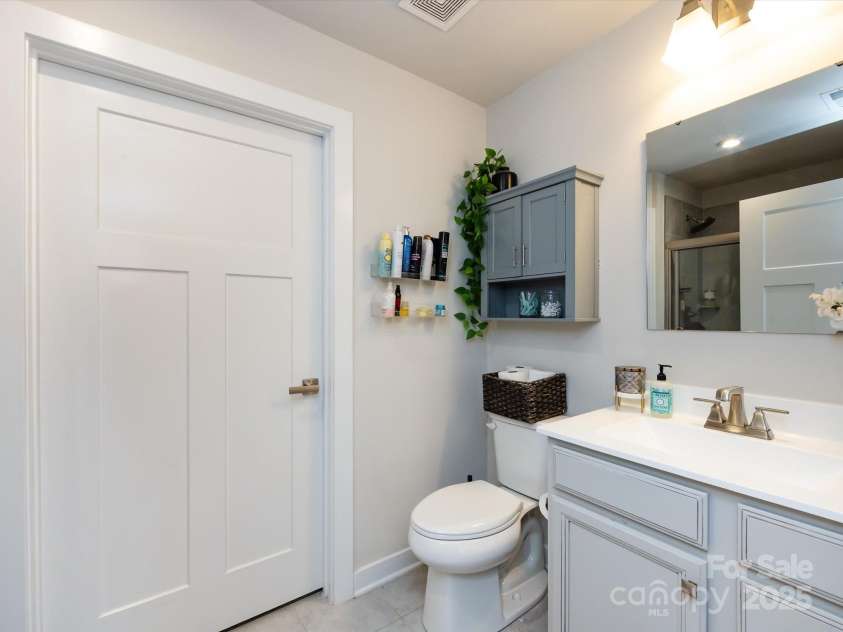 4231 Mackinnon Drive, Charlotte, NC 28214.  MLS# CAR4281520, YatesRealty ID 26625. 