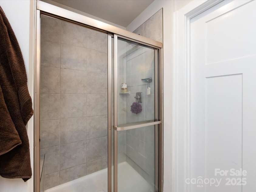 4231 Mackinnon Drive, Charlotte, NC 28214.  MLS# CAR4281520, YatesRealty ID 26625. 