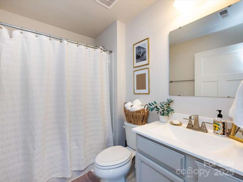 4231 Mackinnon Drive, Charlotte, NC 28214.  MLS# CAR4281520, YatesRealty ID 26625. 