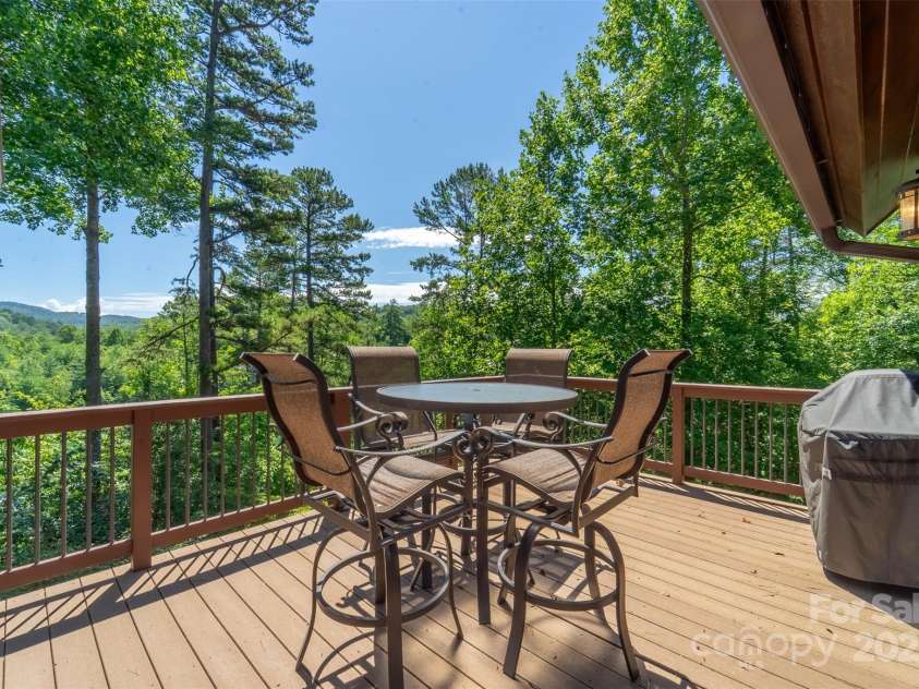 540 Rocky Bluff Drive, Bryson City, NC 28713.  MLS# CAR4283060, YatesRealty ID 26626. 