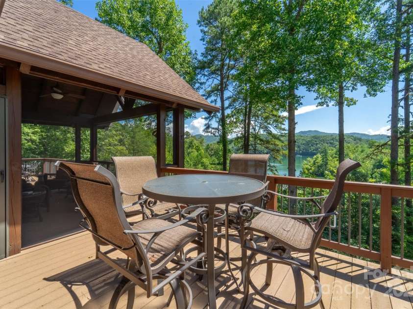540 Rocky Bluff Drive, Bryson City, NC 28713.  MLS# CAR4283060, YatesRealty ID 26626. 