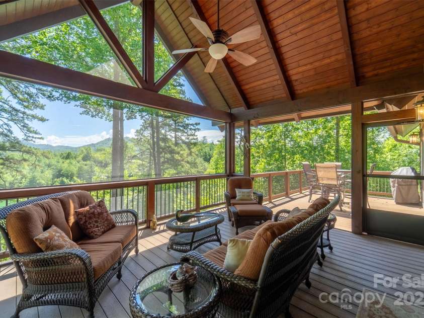 540 Rocky Bluff Drive, Bryson City, NC 28713.  MLS# CAR4283060, YatesRealty ID 26626. 