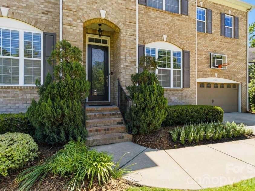 6526 Saint John Lane, Charlotte, NC 28210.  MLS# CAR4380627, YatesRealty ID 26626. 