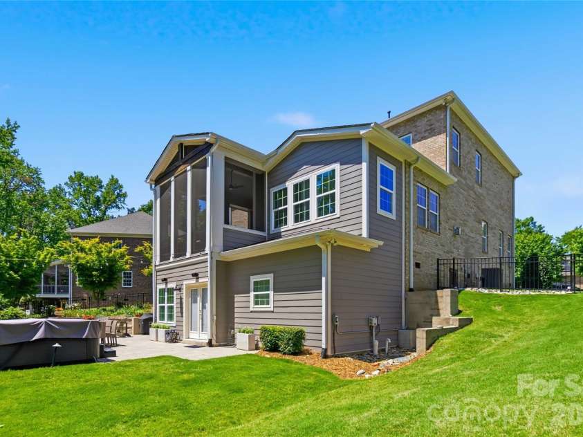6526 Saint John Lane, Charlotte, NC 28210.  MLS# CAR4380627, YatesRealty ID 26626. 