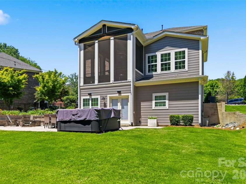 6526 Saint John Lane, Charlotte, NC 28210.  MLS# CAR4380627, YatesRealty ID 26626. 