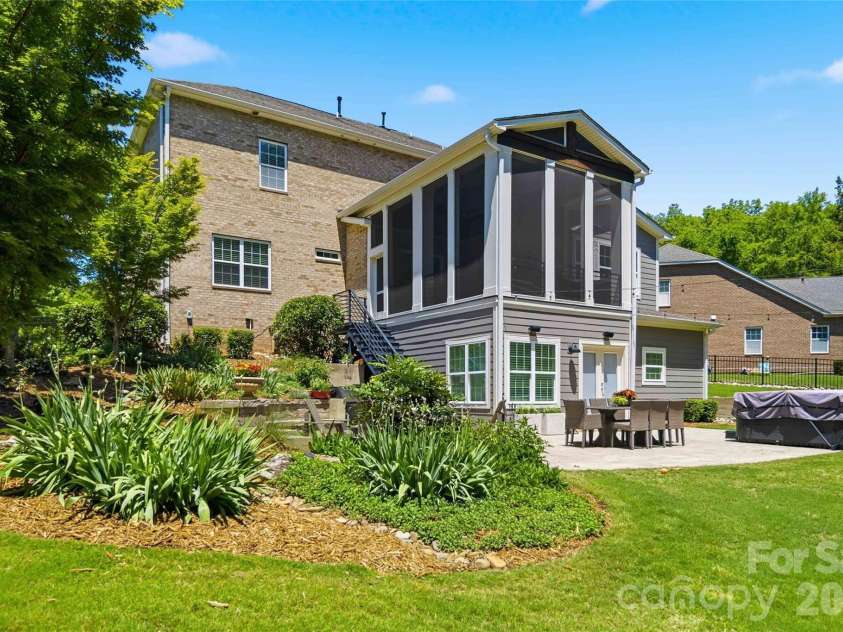 6526 Saint John Lane, Charlotte, NC 28210.  MLS# CAR4380627, YatesRealty ID 26626. 