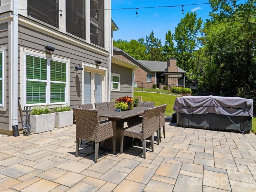 6526 Saint John Lane, Charlotte, NC 28210.  MLS# CAR4380627, YatesRealty ID 26626. 