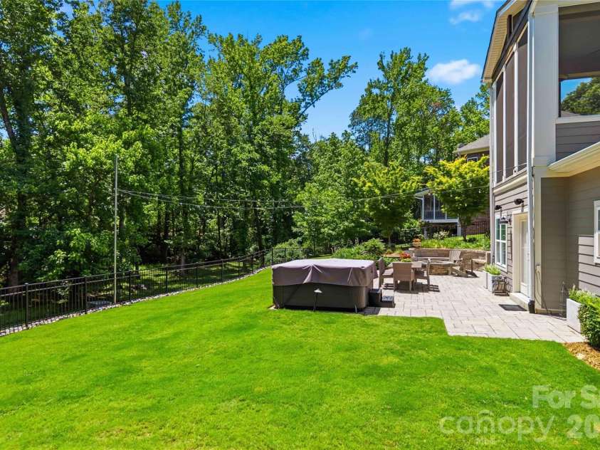 6526 Saint John Lane, Charlotte, NC 28210.  MLS# CAR4380627, YatesRealty ID 26626. 