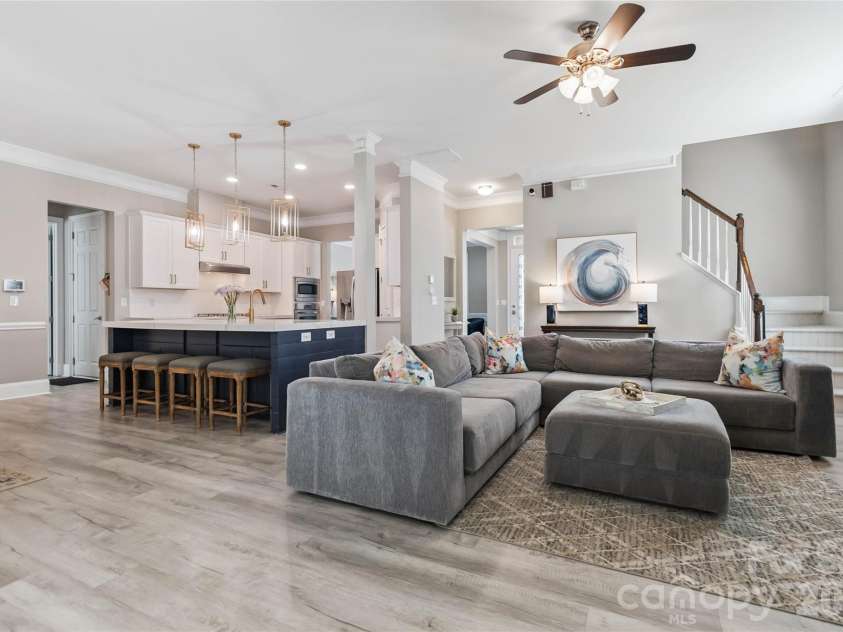 6526 Saint John Lane, Charlotte, NC 28210.  MLS# CAR4380627, YatesRealty ID 26626. 
